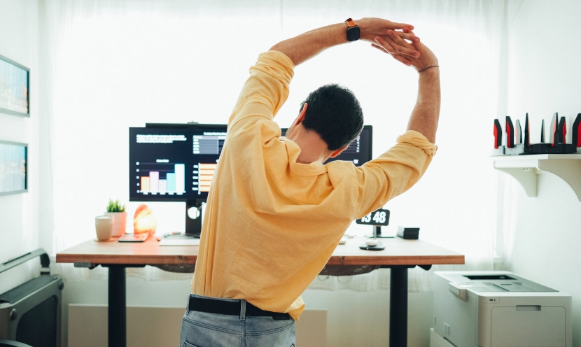 Comment faire du sport au bureau grâce à des exercices simples ?