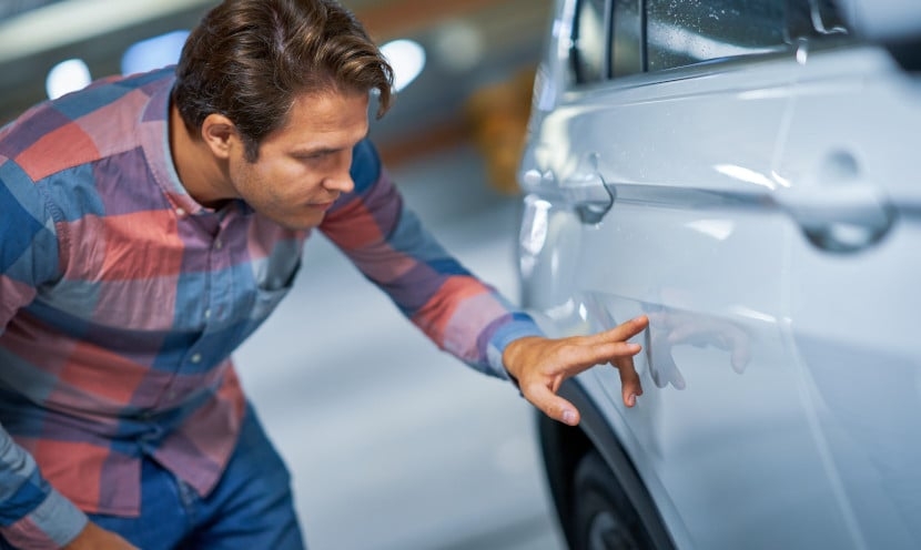 Astuces pour effacer une rayure sur la voiture 