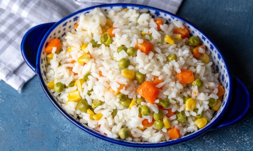 Comment réaliser un riz pilaf aux petits pois et poulet ?
