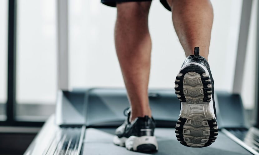Vélo d’appartement ou tapis de course : le match !