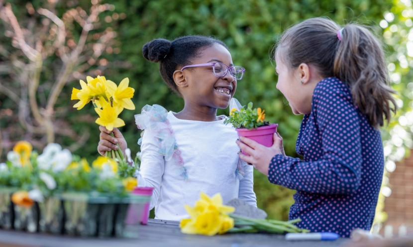 Jardiner avec les enfants : une activité ludique et éducative Jardiner avec les enfants : une activité ludique et éducative