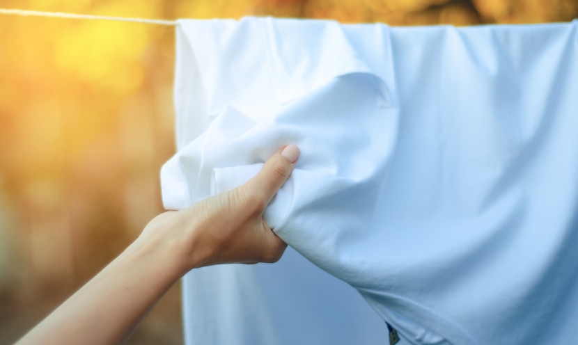 Les astuces incontournables pour blanchir le linge blanc