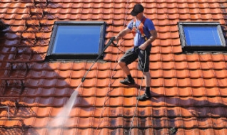 Tous les conseils pour nettoyer une toiture