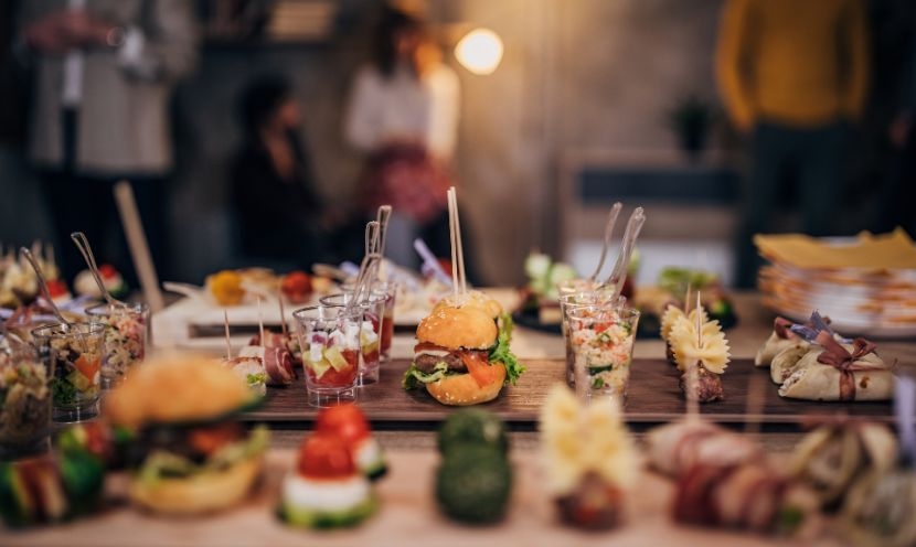 Cette Année, Je Reçois pour les Fêtes : Conseils pour une Soirée Inoubliable