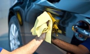 Comment protéger la carrosserie de sa voiture ? Nos astuces durables