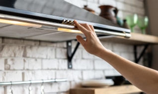 Hotte de cuisine encrassée : comment la décrasser ?