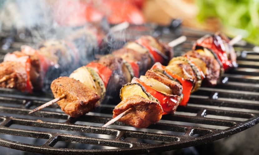 Quelques astuces incontournables pour nettoyer une grille barbecue